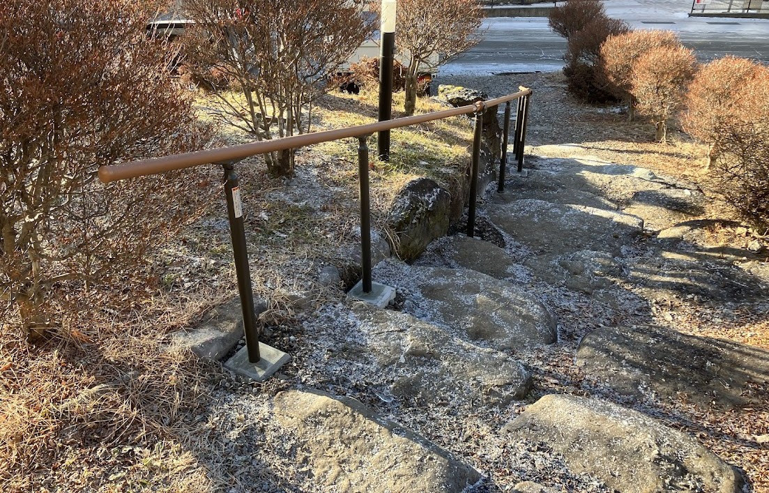 NCCトーヨー住器 諏訪店の外階段に手すりを後付けしました【施工事例】の施工後の写真2