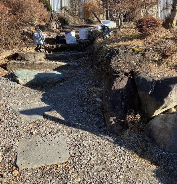 NCCトーヨー住器 諏訪店の外階段に手すりを後付けしました【施工事例】の施工前の写真1