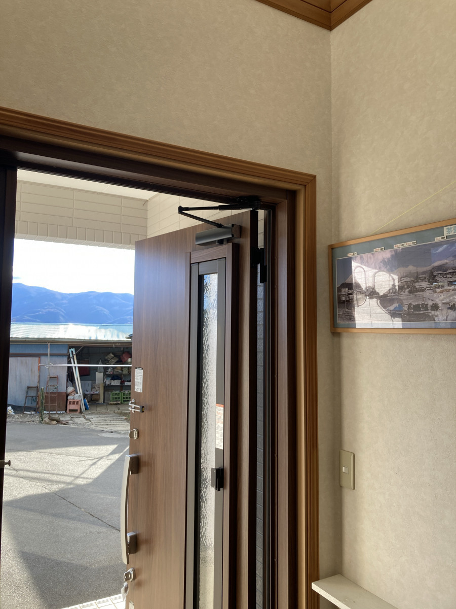 NCCトーヨー住器 諏訪店の【施工事例】玄関ドア1日リフォームでここまで変わる！！の施工後の写真2