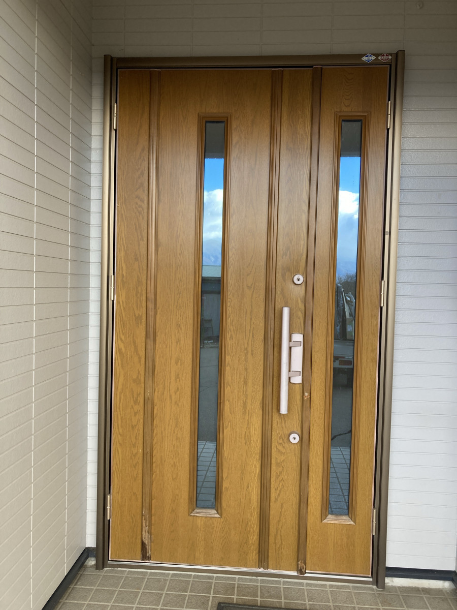 NCCトーヨー住器 諏訪店の【施工事例】玄関ドア1日リフォームでここまで変わる！！の施工前の写真1