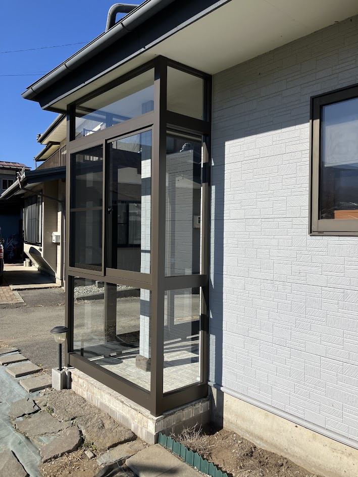 NCCトーヨー住器 諏訪店の玄関の雪・寒さ対策に！LIXIL『ツインガードⅢ』で冬も快適なエントランスへの施工後の写真3