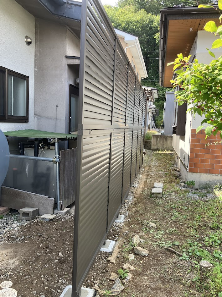 NCCトーヨー住器 諏訪店のもう視線が気にならない！多段フェンスで叶える『完全プライベート』な庭づくりの施工後の写真1