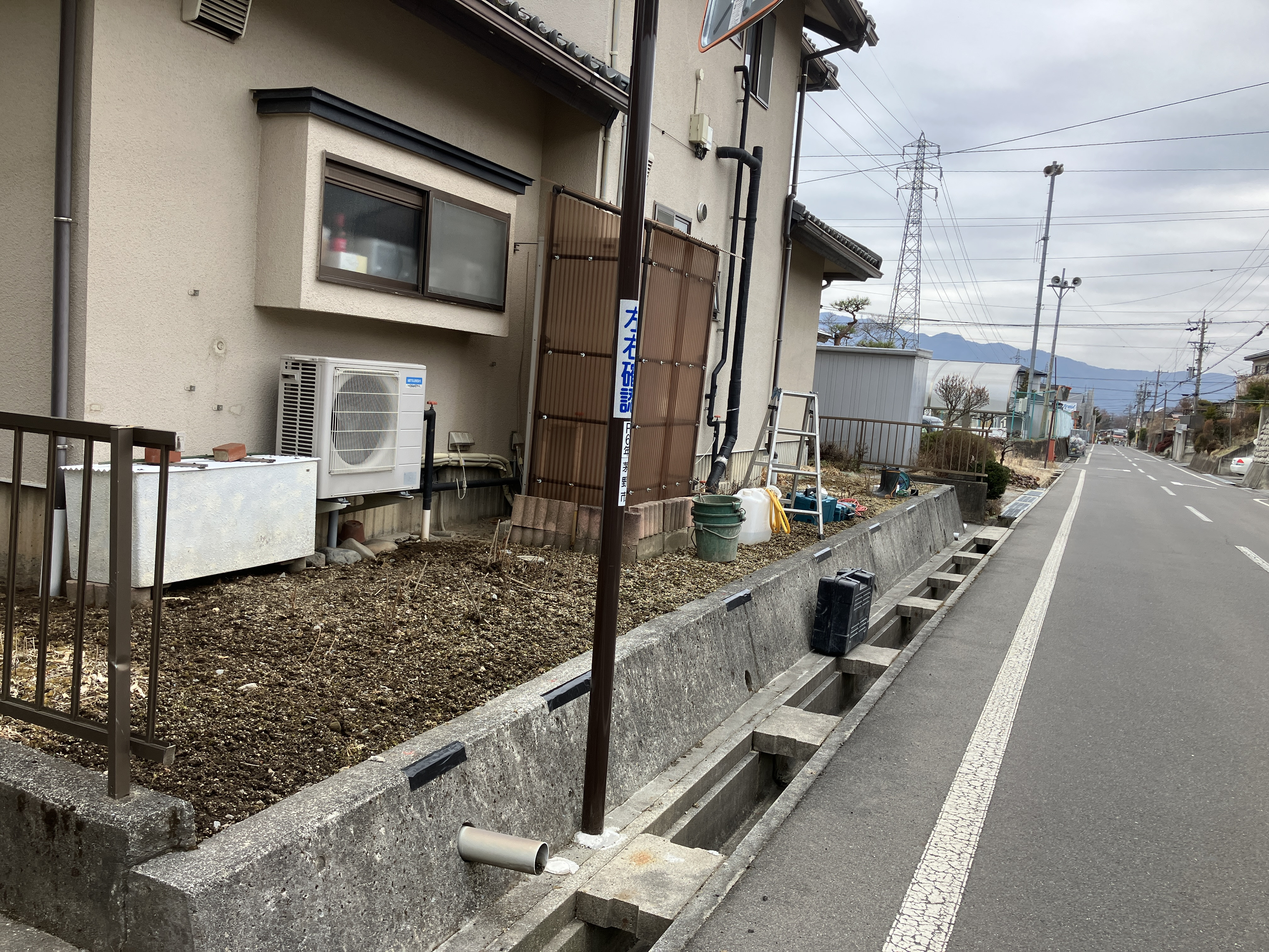 NCCトーヨー住器 諏訪店の【外まわりが一気に整うフェンスリフォーム】の施工前の写真1