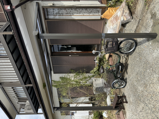 窓屋 茂原店の自転車置き場施工事例写真1