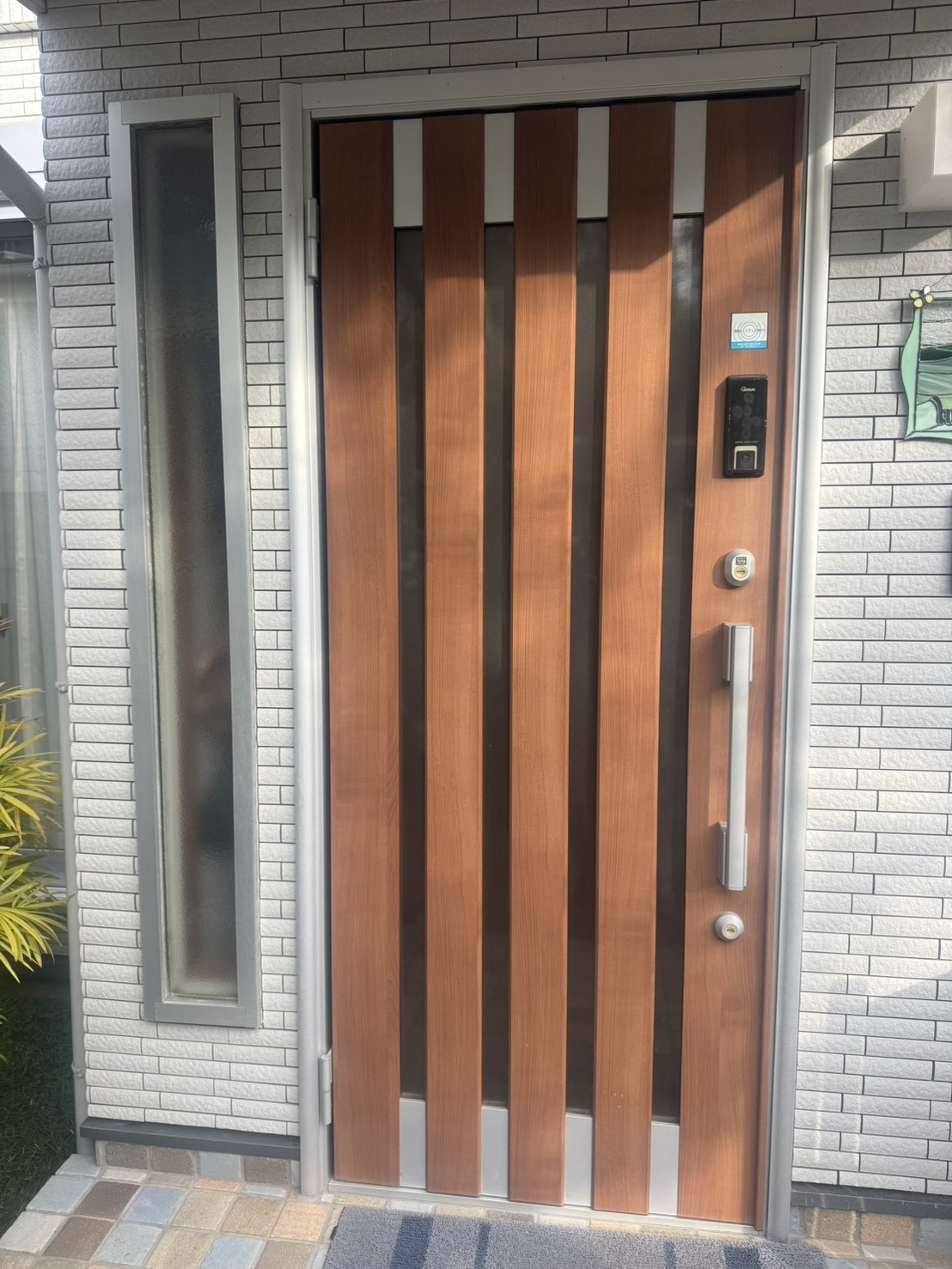 窓屋 茂原店の古い玄関の交換の施工前の写真1