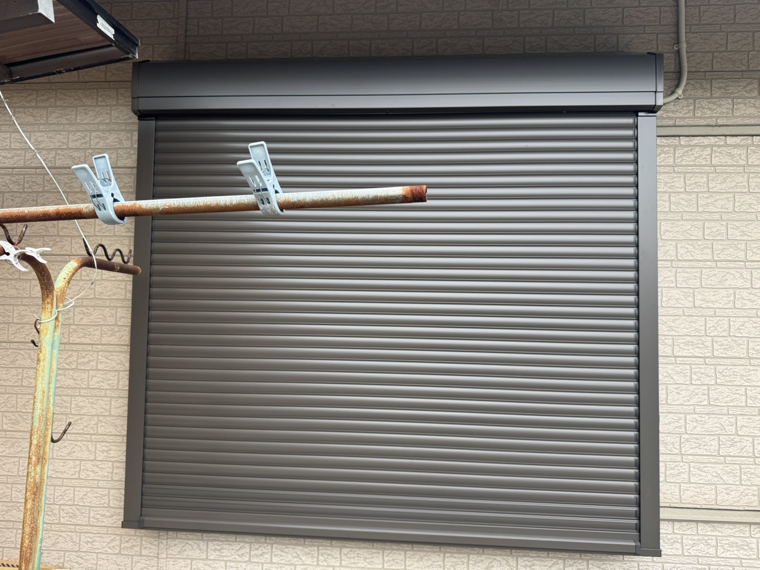 窓屋 茂原店の古い雨戸サッシをシャッターに交換の施工後の写真2