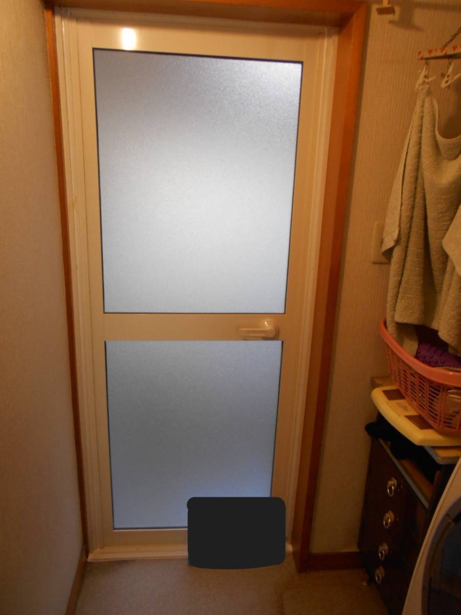 大泉トーヨー住器の浴室ドア交換工事の施工後の写真1