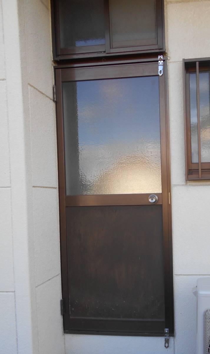 大泉トーヨー住器のリシェント勝手口ドアの施工前の写真1