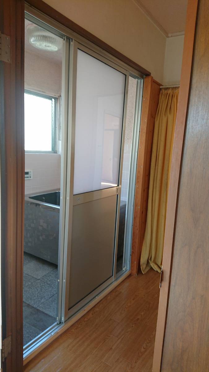 大泉トーヨー住器の浴室引戸入れ替えの施工後の写真1
