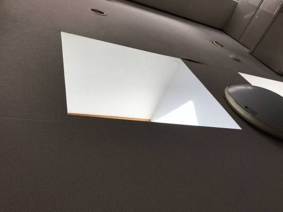 大泉トーヨー住器の天窓にブラインド取付施工事例写真1