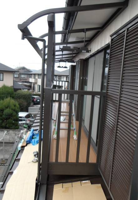 大泉トーヨー住器の雹被害のベランダテラス屋根根材交換の施工前の写真1