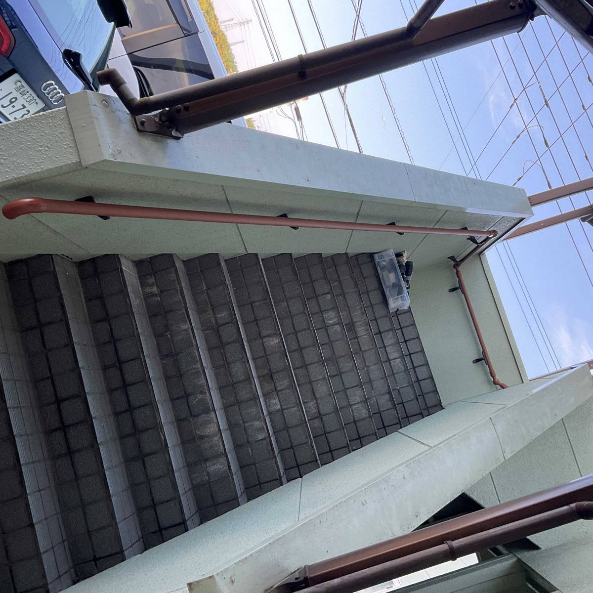 大泉トーヨー住器の外階段に手すり設置の施工後の写真1