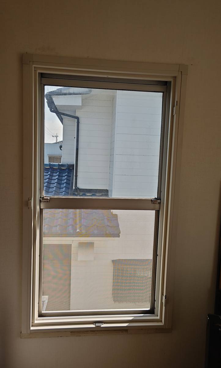 大泉トーヨー住器のインプラス　開き窓　　の施工前の写真1