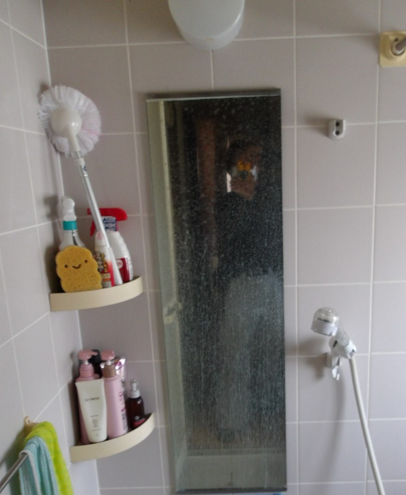 大泉トーヨー住器の浴室ミラー撤去工事の施工前の写真1