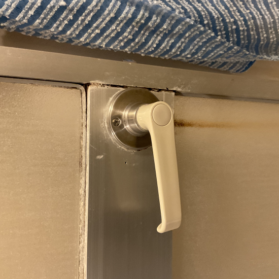 大泉トーヨー住器のアパート浴室ドア　ハンドル交換　施工事例写真1