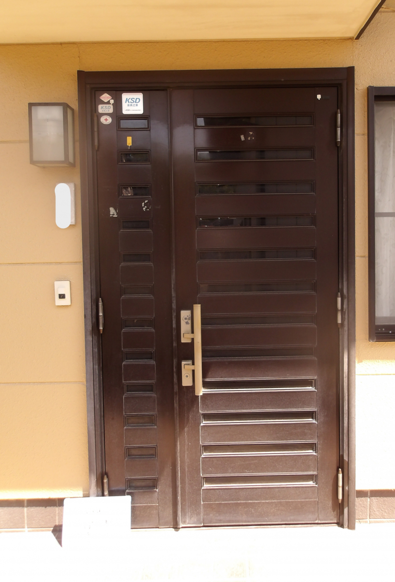 大泉トーヨー住器の【館林市】リシェント玄関ドア工事の施工前の写真1