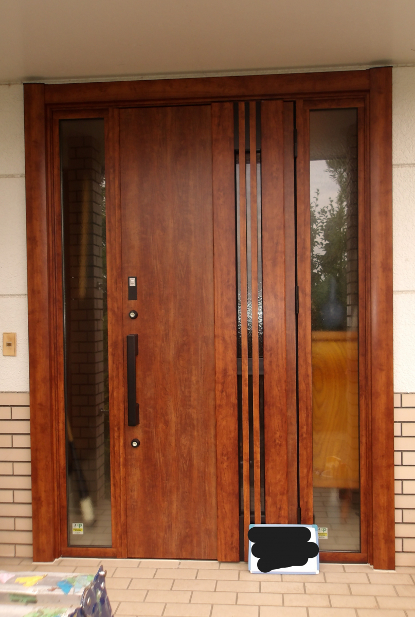 大泉トーヨー住器の【館林市】リシェント玄関ドア工事の施工後の写真1