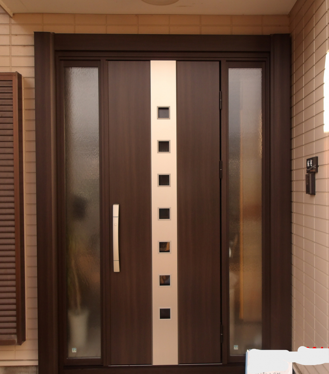 大泉トーヨー住器の【邑楽町】リシェント玄関ドア工事の施工後の写真1