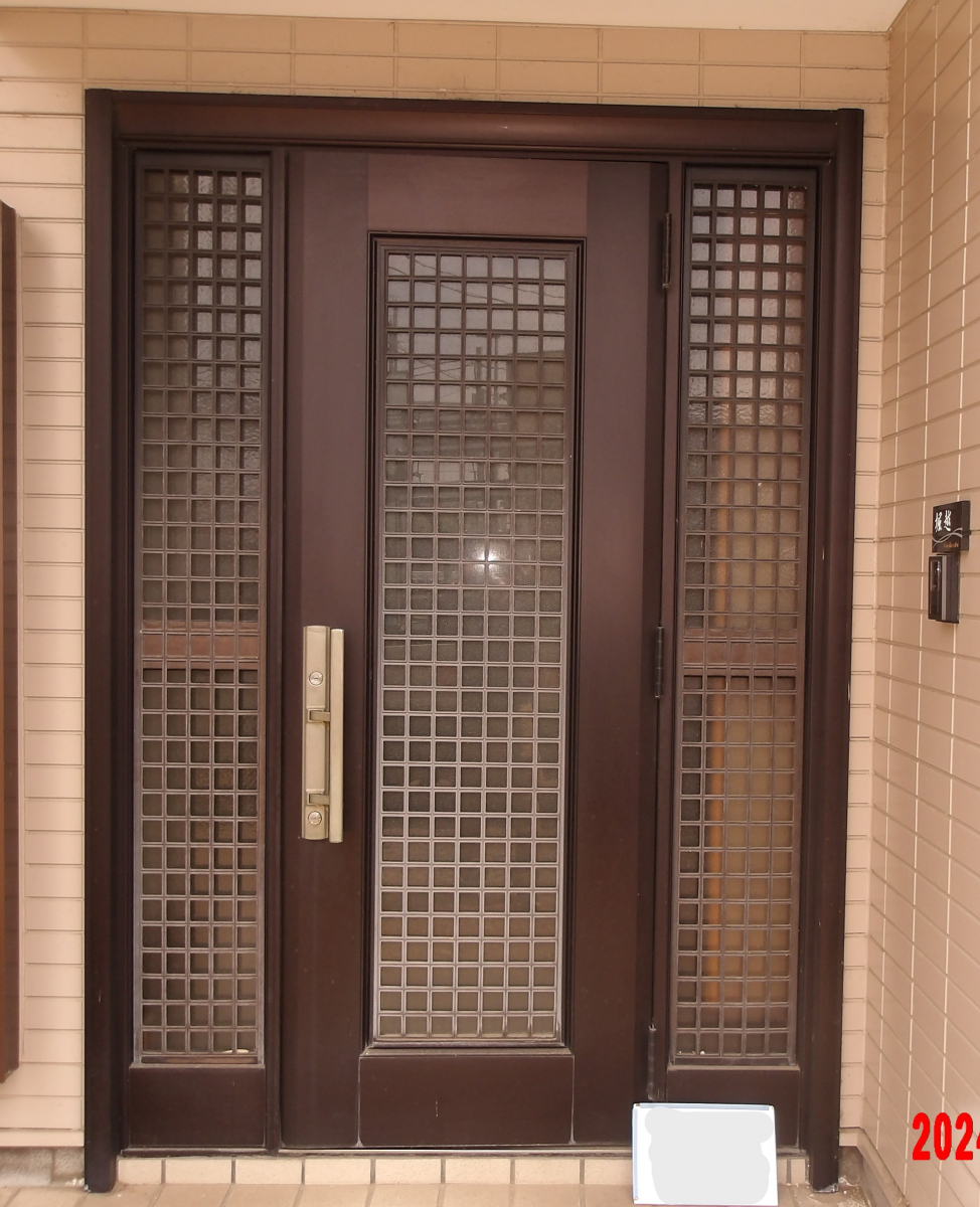 大泉トーヨー住器の【邑楽町】リシェント玄関ドア工事の施工前の写真1