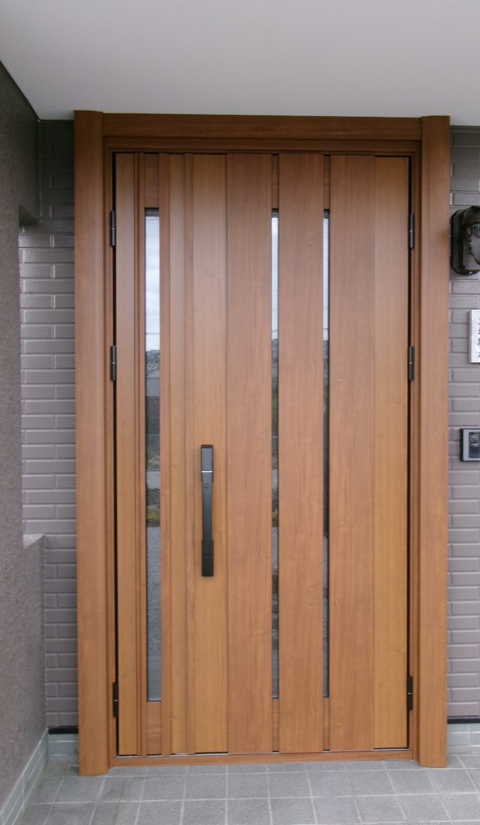 大泉トーヨー住器の【大泉町】玄関ドア交換工事の施工後の写真1