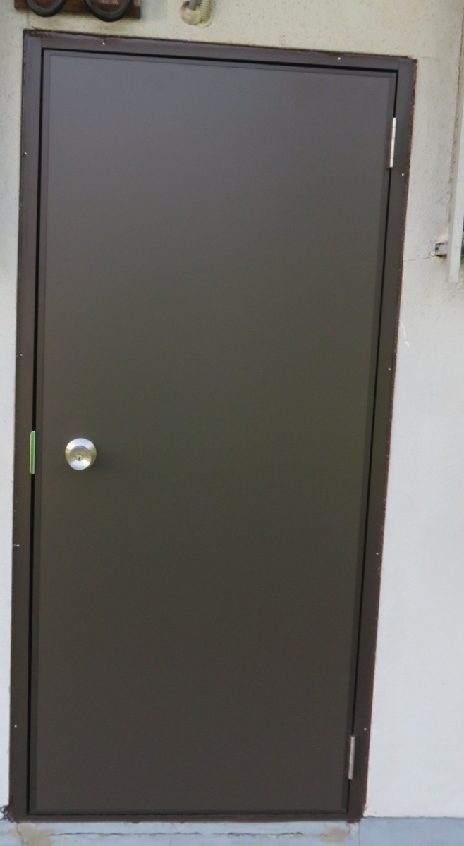 大泉トーヨー住器の【大泉町】勝手口ドア本体交換の施工後の写真1