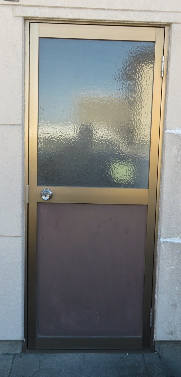 大泉トーヨー住器の【大泉町】勝手口ドア本体交換の施工前の写真1