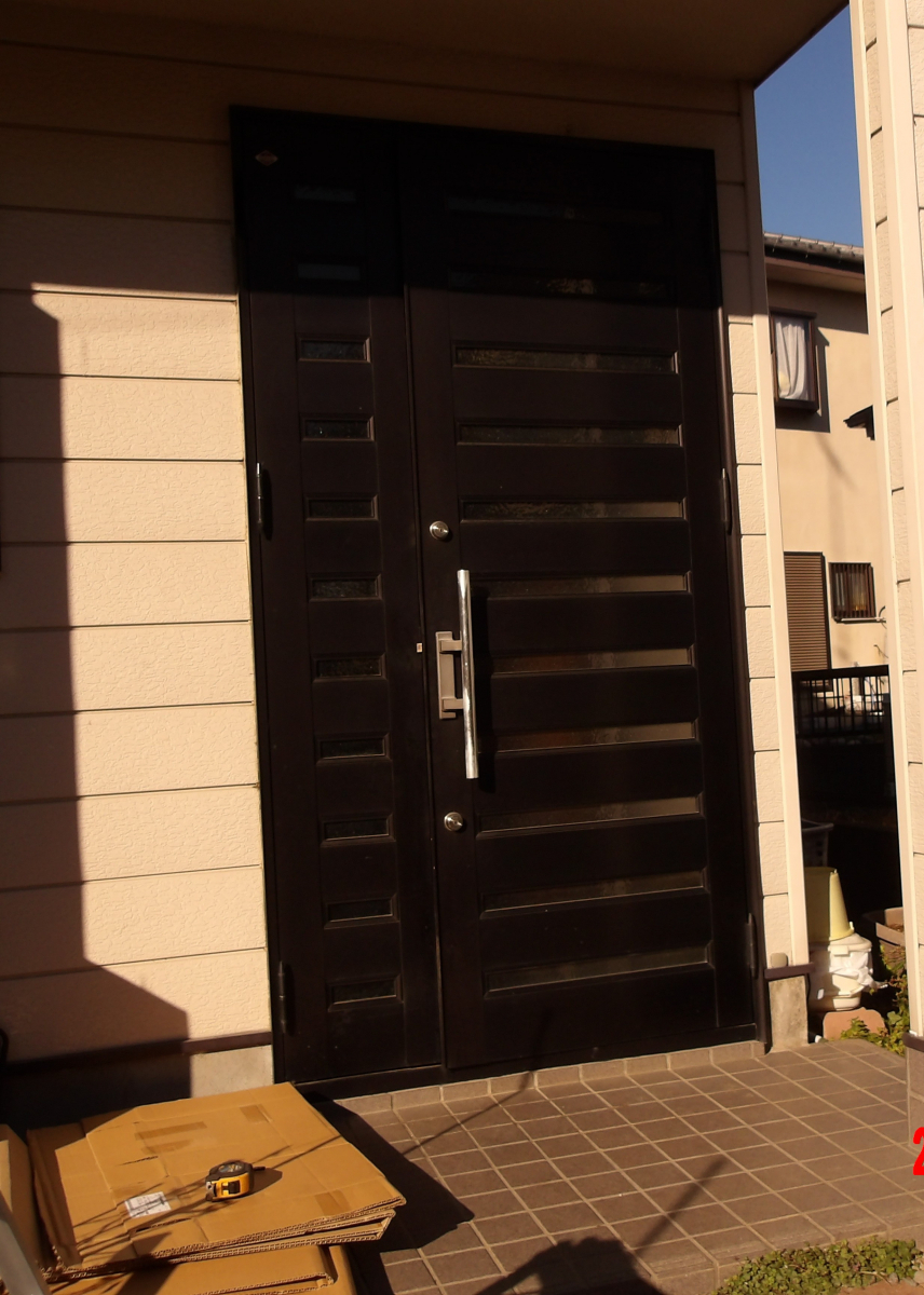 大泉トーヨー住器の【千代田町】リフォーム玄関ドア工事の施工前の写真1