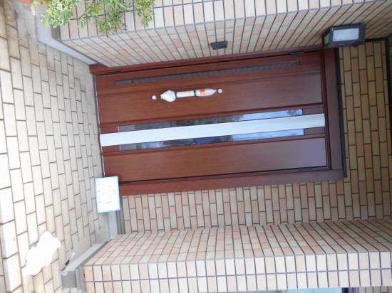 大泉トーヨー住器のリフォーム玄関ドア　　木目施工事例写真1