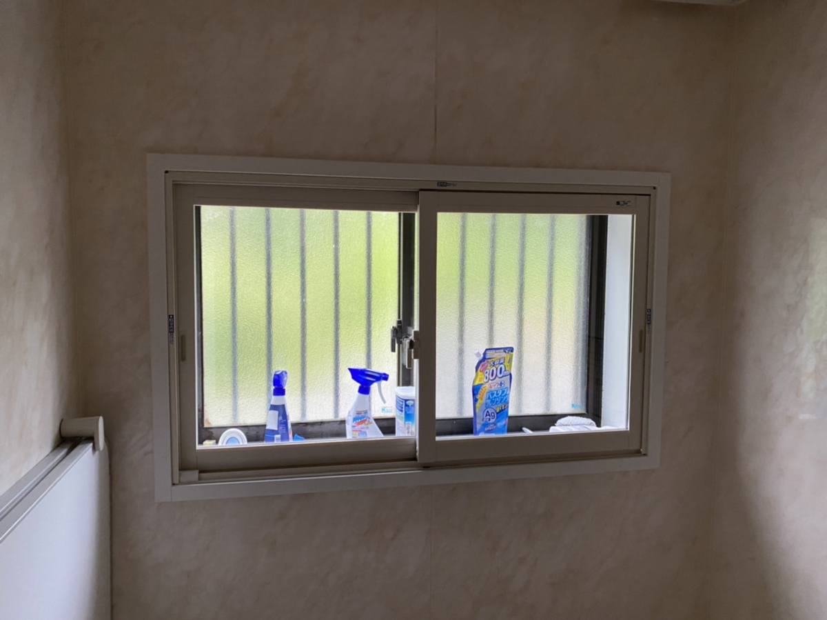 ヒカルトーヨー住器の浴室インプラス（内窓）の施工後の写真1