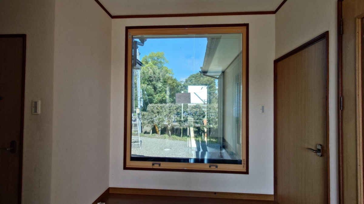 ヒカルトーヨー住器のインプラス（内窓）住宅一棟リフォームの施工後の写真1