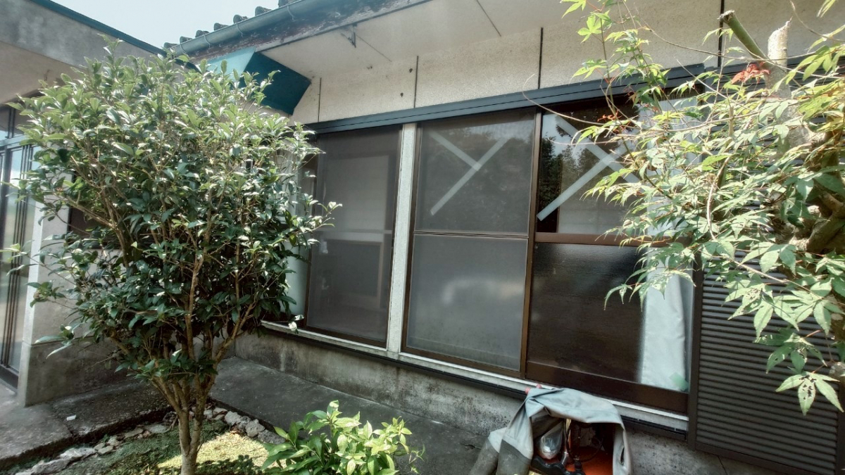 ヒカルトーヨー住器の雨戸一筋取付工事の施工後の写真2