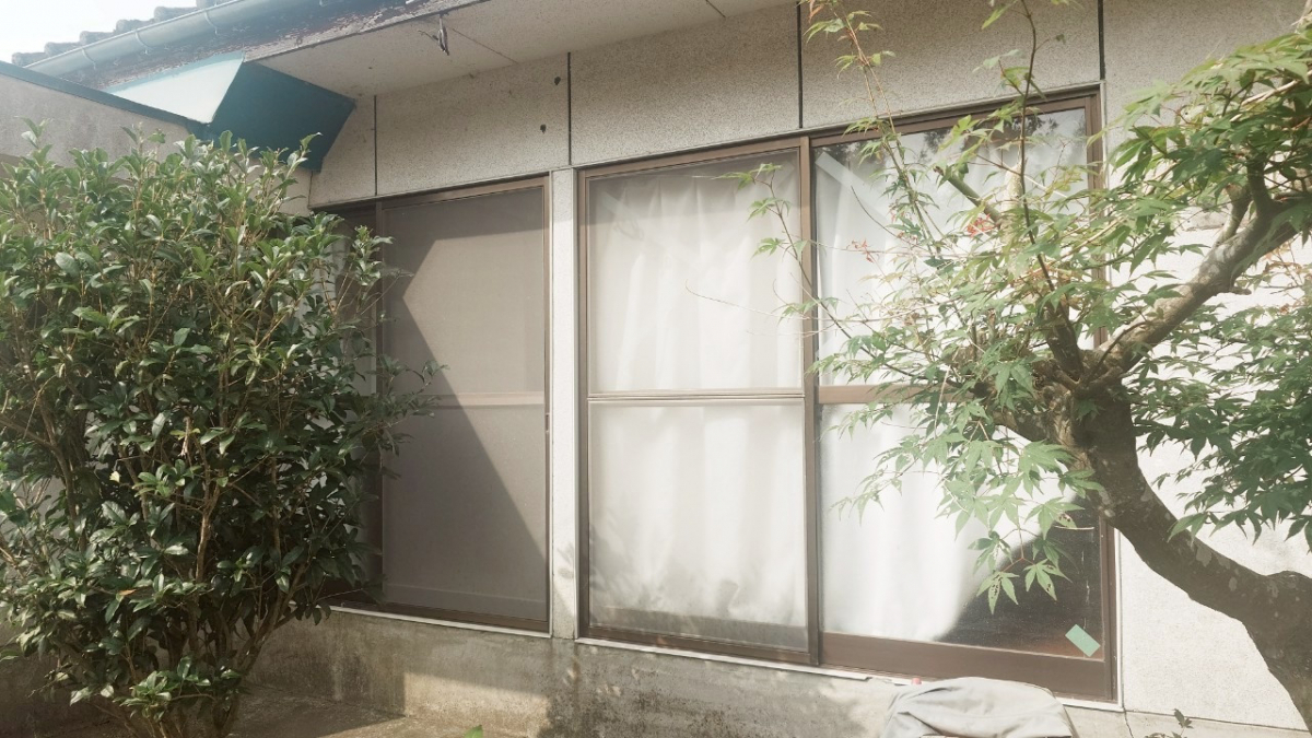 ヒカルトーヨー住器の雨戸一筋取付工事の施工前の写真2