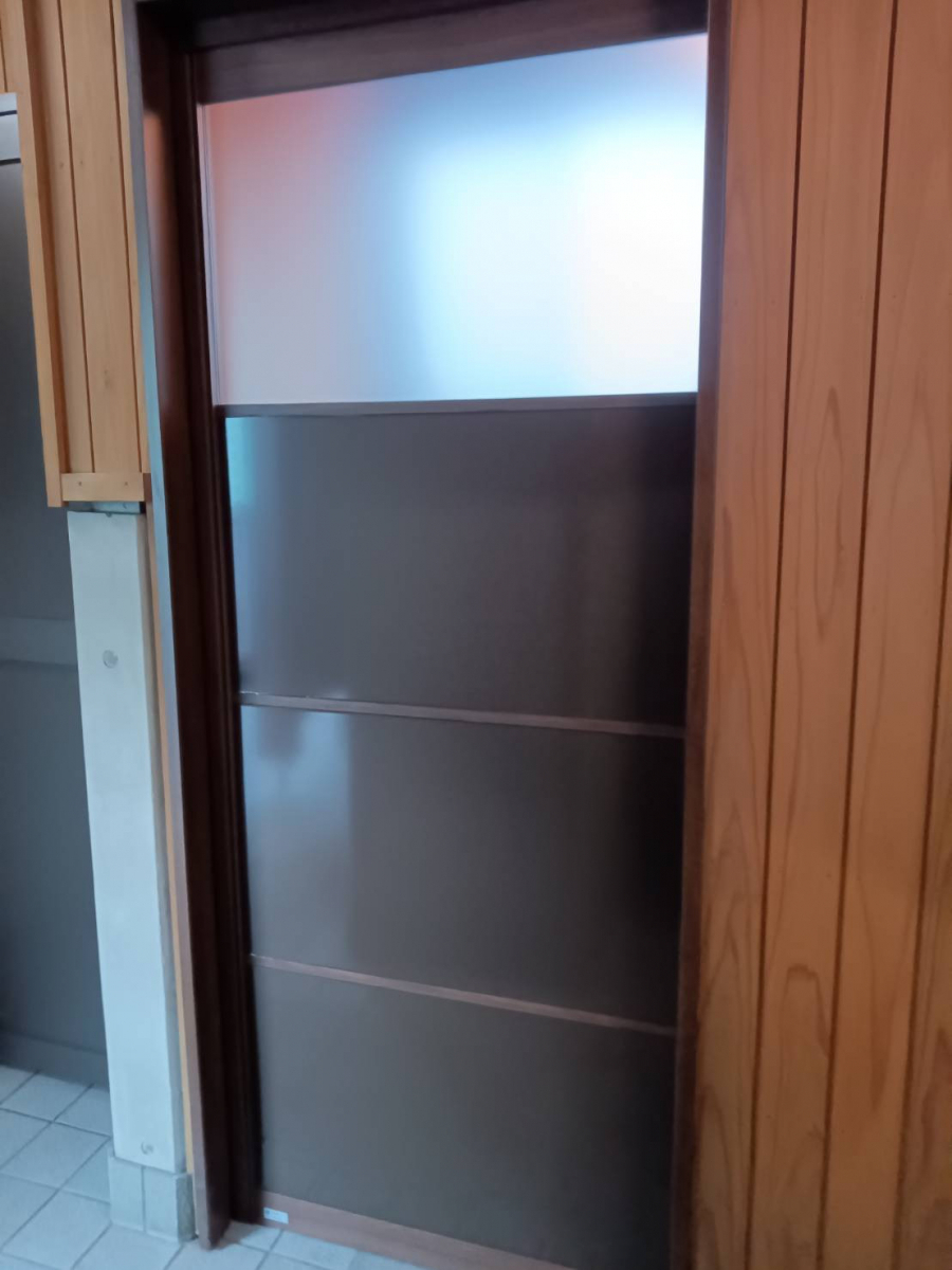 ヒカルトーヨー住器の室内建具取替え工事の施工後の写真1