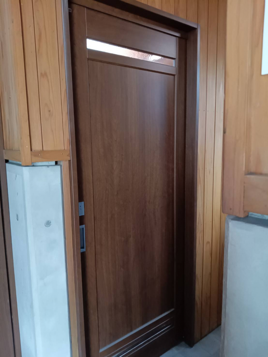 ヒカルトーヨー住器の室内建具取替え工事の施工前の写真1