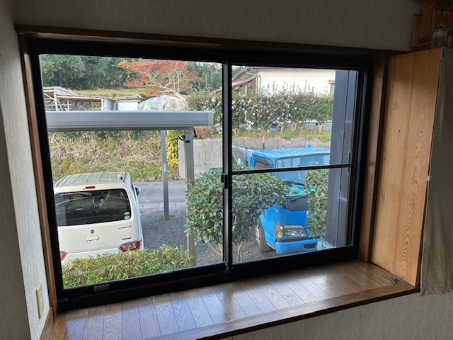 ヒカルトーヨー住器の窓リフォーム　内窓インプラスの施工前の写真3