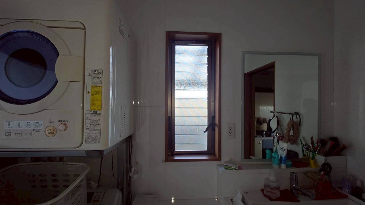 ヒカルトーヨー住器のトイレ・浴室・脱衣室の寒さ対策にインプラスの施工前の写真3