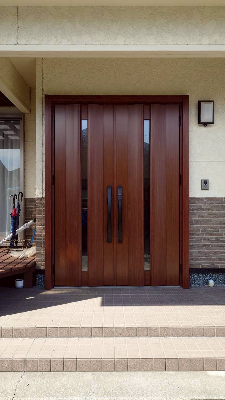 ヒカルトーヨー住器のたった１日で玄関が生まれ変わるリシェント工事の施工後の写真1