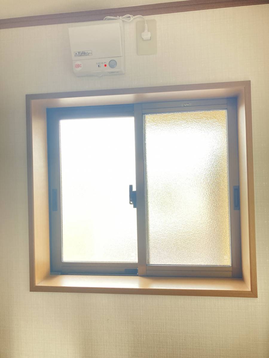 さくら住建の内窓でしっかり断熱！熱の出入りを軽減してお部屋を暖かく✨快適空間に✨の施工前の写真2