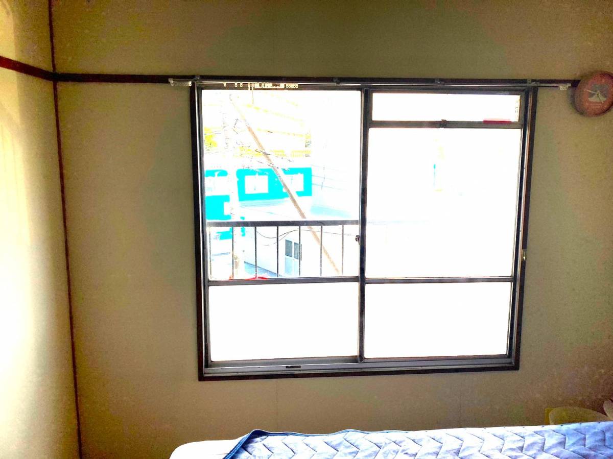 さくら住建の古い団地の窓を 新品に丸ごと交換！しっかり断熱して快適な暮らし✨の施工前の写真2