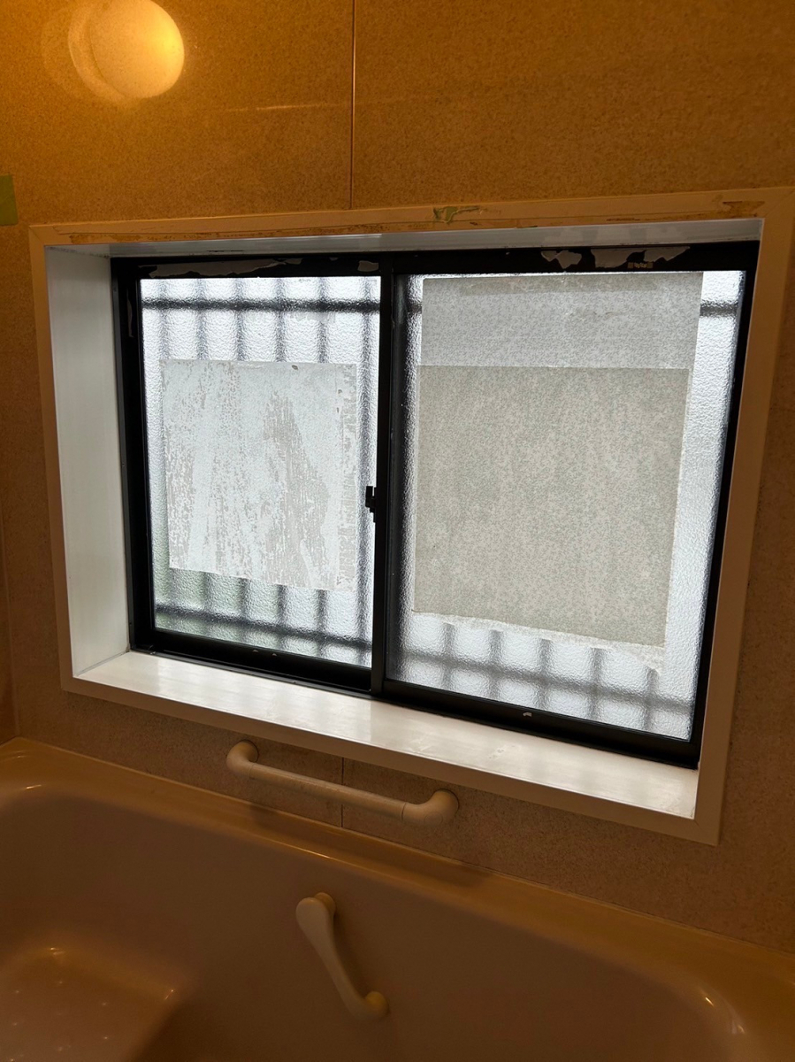 さくら住建の内窓で 寒い浴室・洗面所が快適に✨ヒートショック対策にお勧めです！の施工前の写真1