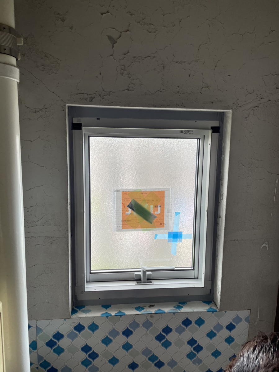 さくら住建のフルリフォームのタイミングで古い団地のお風呂の窓も新品に✨しっかり窓断熱！の施工後の写真2