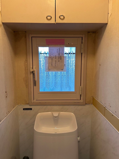 さくら住建の寒さで憂鬱なトイレ…内窓で断熱！ヒートショック対策！施工事例写真1
