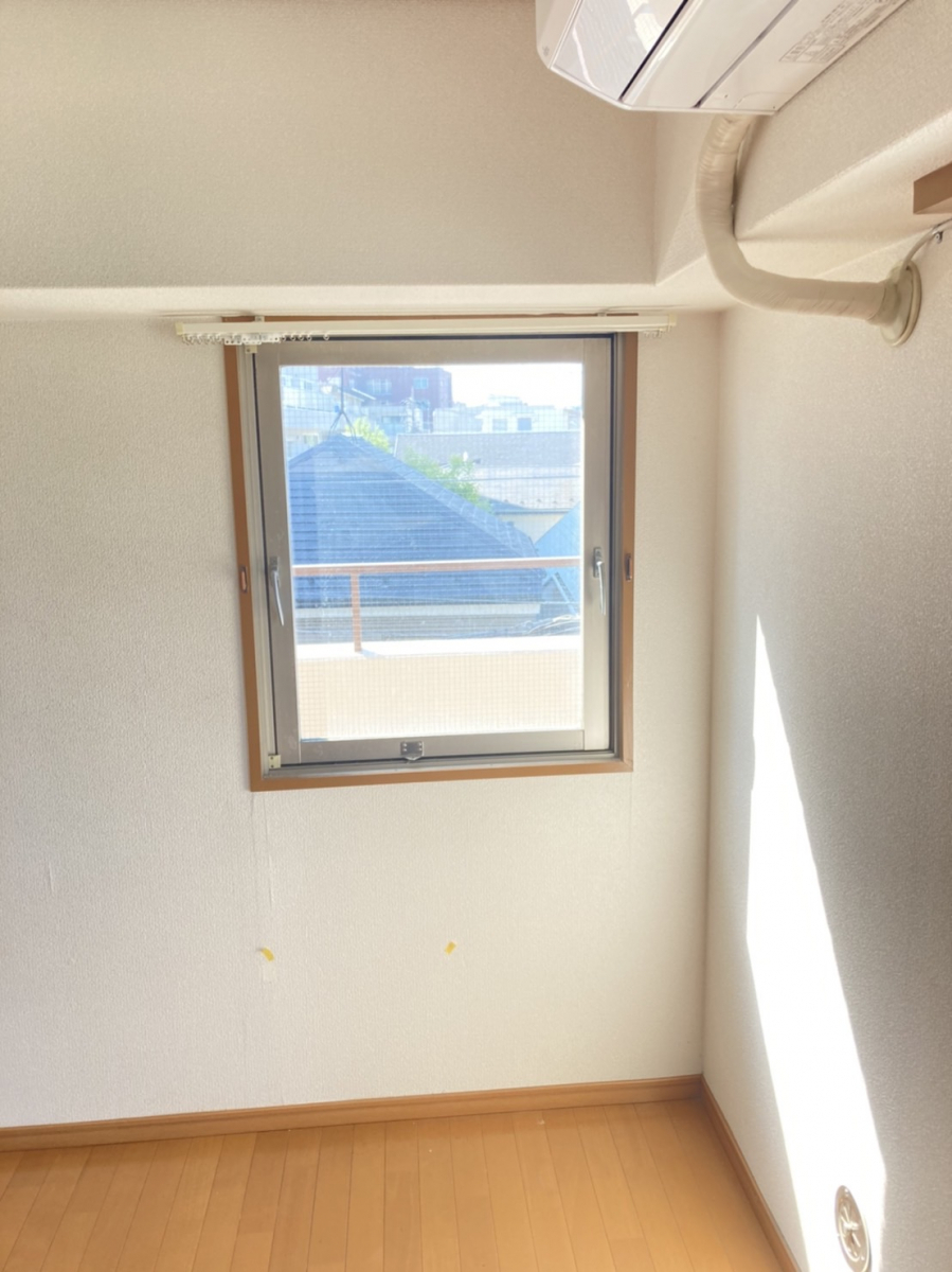 さくら住建の暖房をつけても部屋が寒い…高断熱の窓に交換して快適空間に✨の施工前の写真2