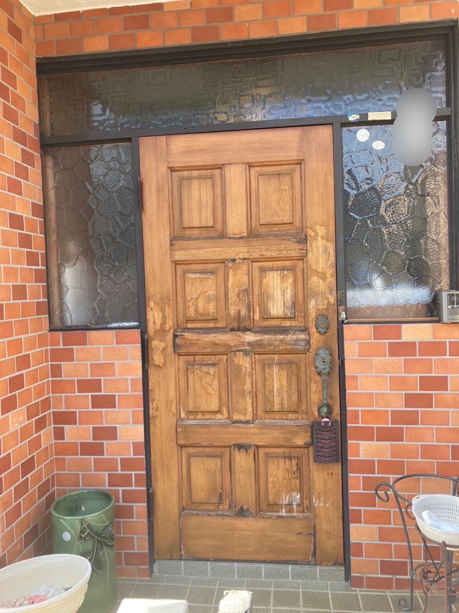 さくら住建の鍵の不具合…古い玄関を壊れる前に最新の玄関に交換✨の施工前の写真1