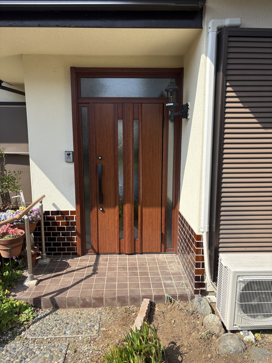 井上住器の鎌倉市【玄関ドアリフォーム工事】の施工後の写真1