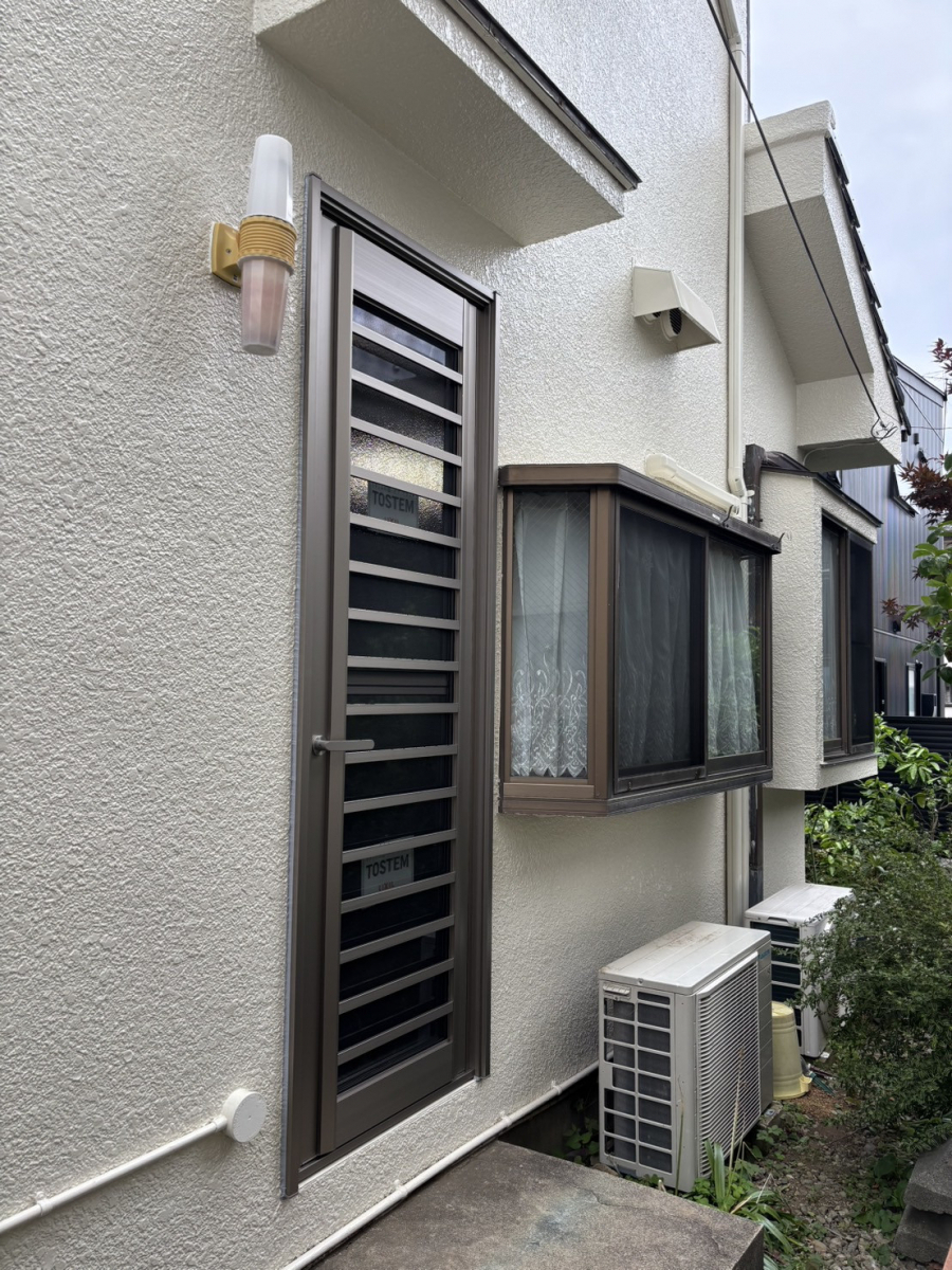 井上住器の茅ヶ崎市【勝手口ドアリフォーム工事】の施工後の写真1