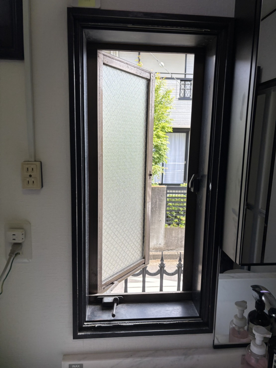 井上住器の茅ヶ崎市【リプラス窓工事】の施工前の写真2