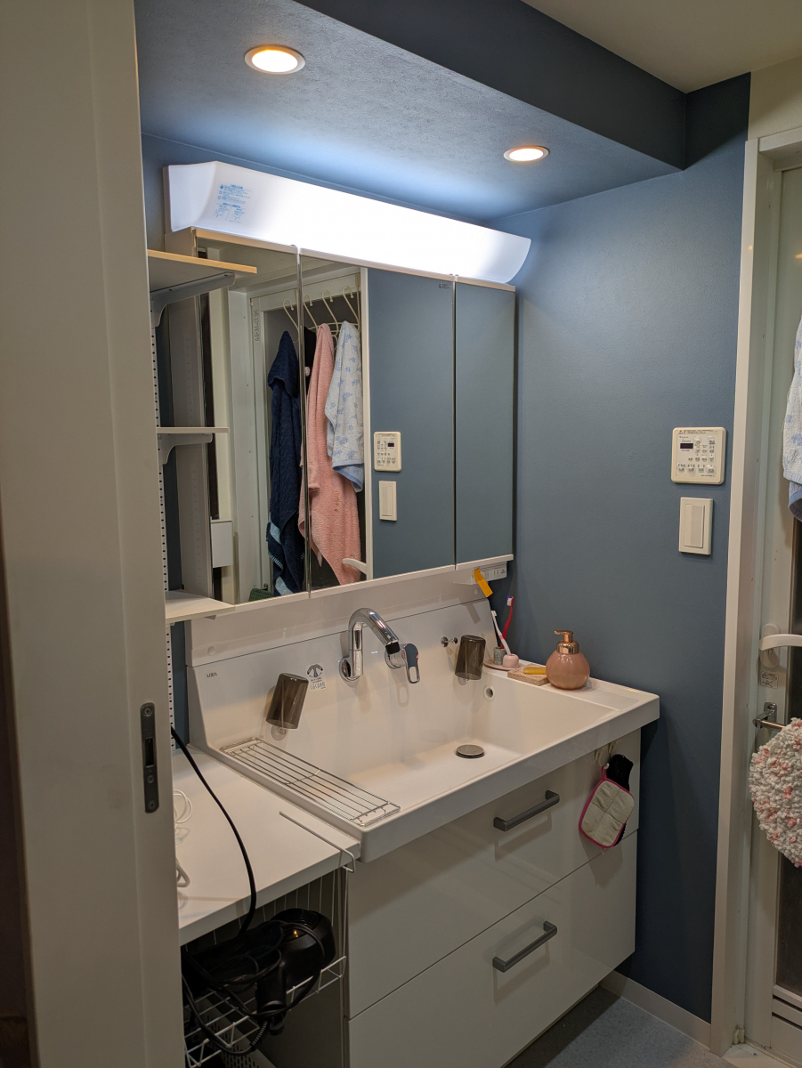 井上住器の茅ヶ崎市【洗面台&トイレ交換工事】の施工後の写真1