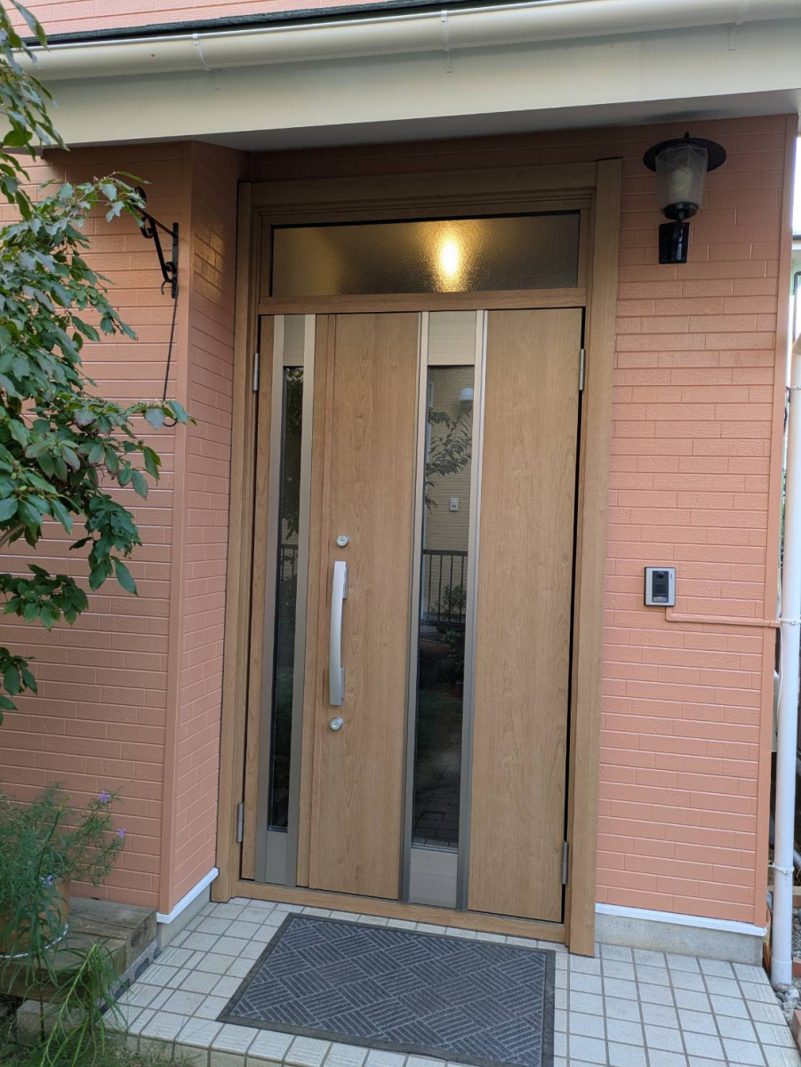 井上住器の藤沢市【玄関リフォーム工事】の施工後の写真1