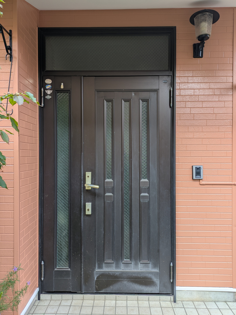 井上住器の藤沢市【玄関リフォーム工事】の施工前の写真1